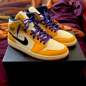 Air Jordan 1 Mid SE (Lakers)